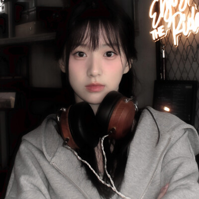 子供っぽい、你也想靠近吧….. Lourd au cœur