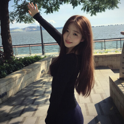女