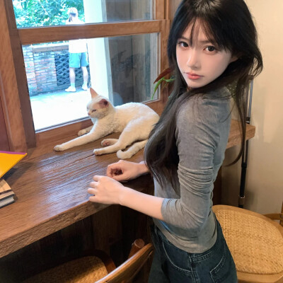 女
