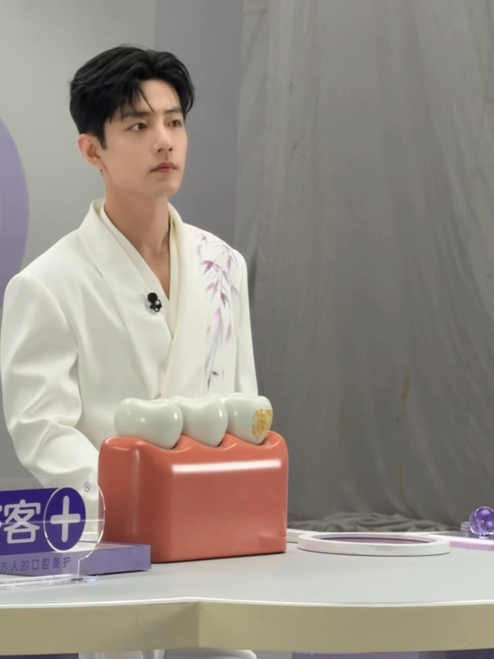 东方客栈，暗藏玄机。今晚19:30，与@肖战 共赴舒客东方口腔美护探秘之旅。#和肖战探寻舒客口腔美护秘籍# ​​​