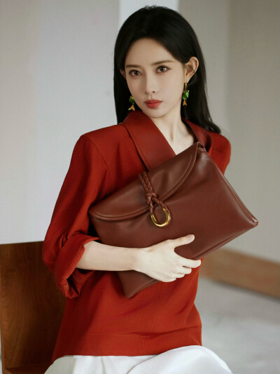 孟子义
BottegaVeneta