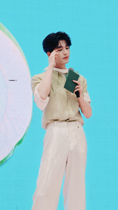 cr.MAMORU·张凌赫