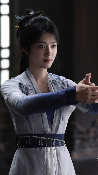 入青云 明意 卢昱晓