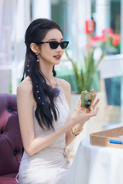 张艺凡