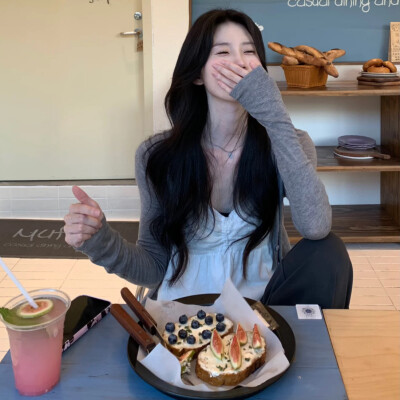 女