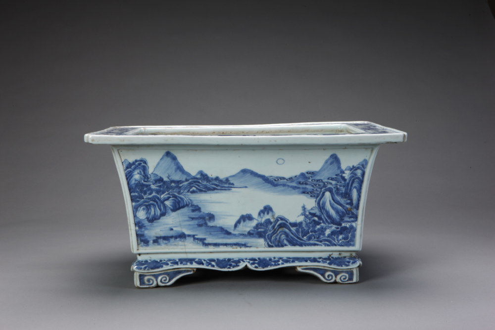 清康熙 青花山水人物图长方花盆北京故宫博物院藏