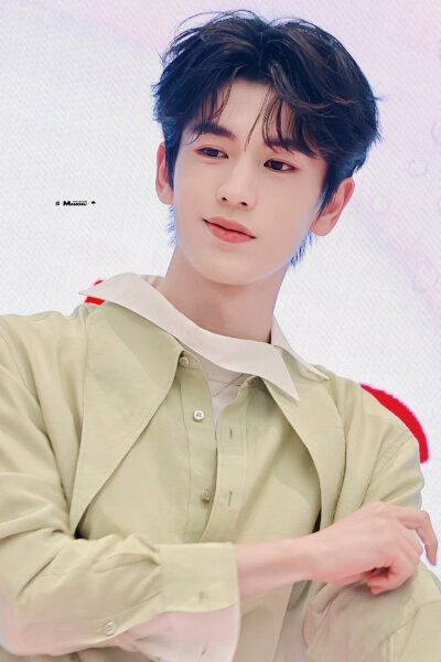 cr.MAMORU·张凌赫
