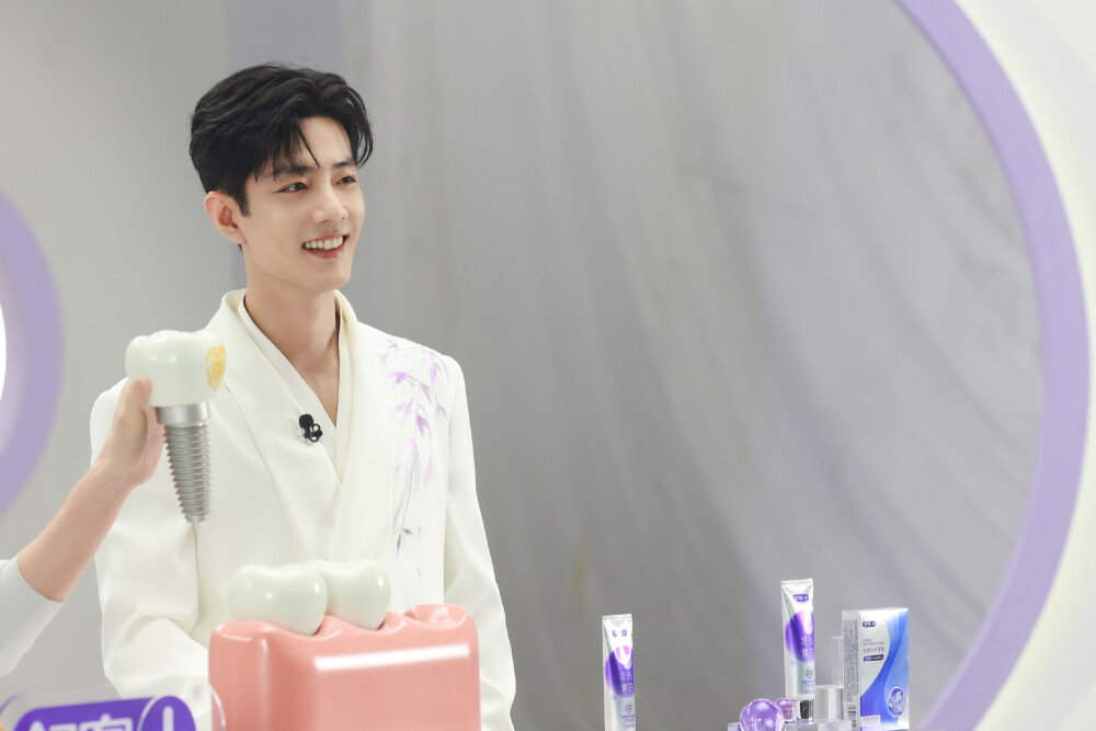 东方客栈，暗藏玄机。今晚19:30，与@肖战 共赴舒客东方口腔美护探秘之旅。#和肖战探寻舒客口腔美护秘籍# ​​​