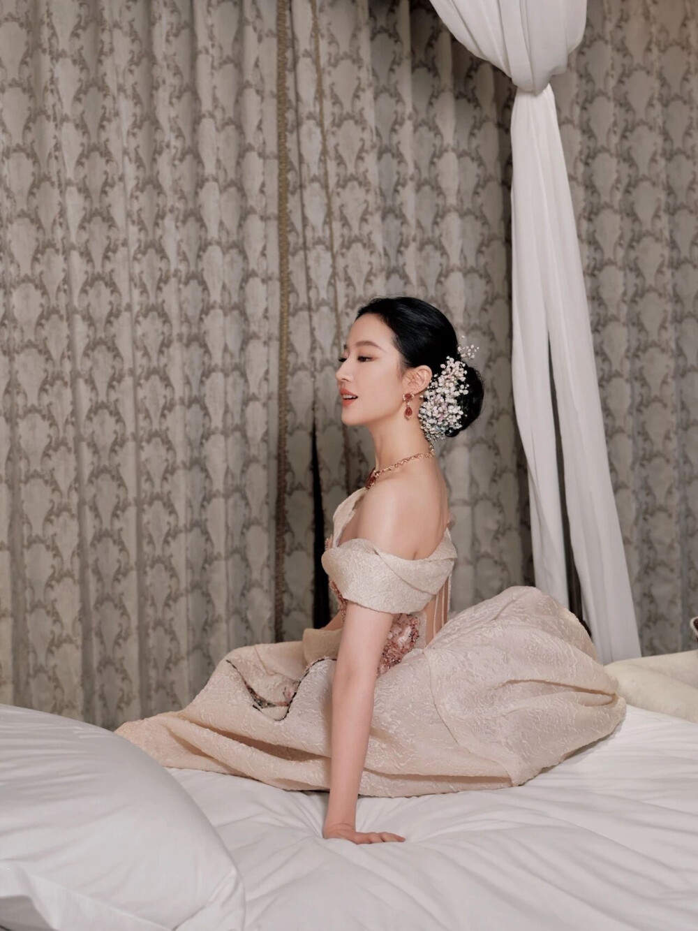 刘亦菲 VOGUE时尚之力盛会出发图