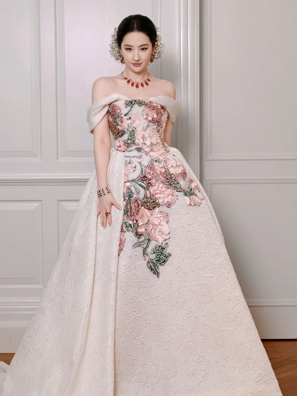 刘亦菲 VOGUE时尚之力盛会出发图