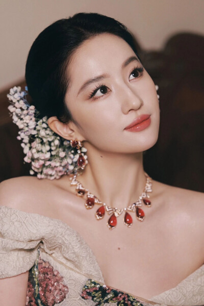 刘亦菲 VOGUE时尚之力盛会出发图