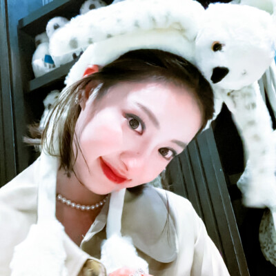 胡连馨 