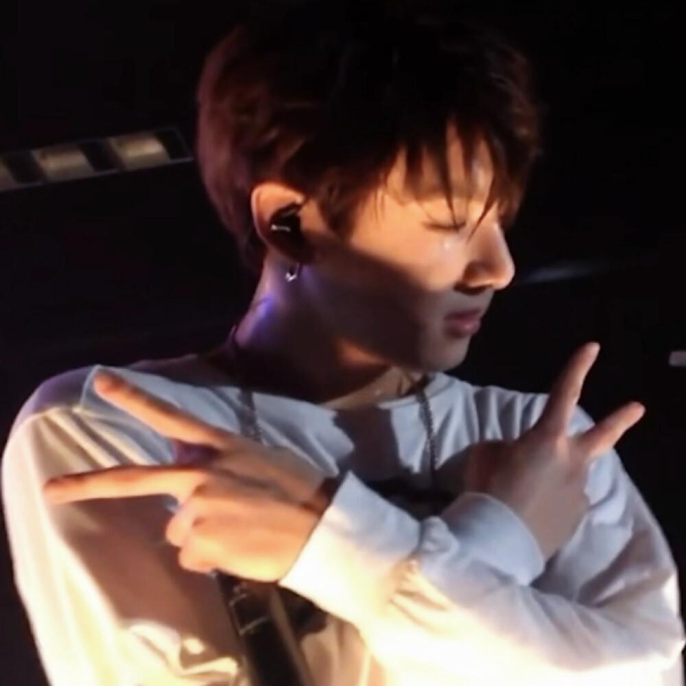 你眼角的濡湿 闻起来像爱