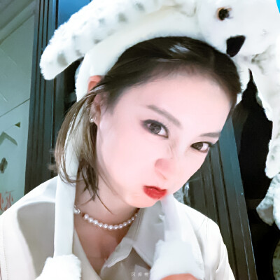 胡连馨 