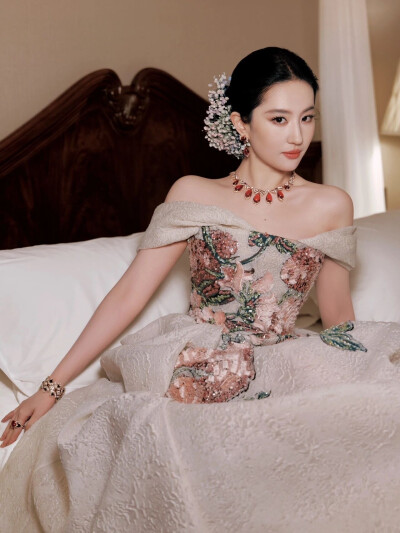 刘亦菲 VOGUE时尚之力盛会出发图