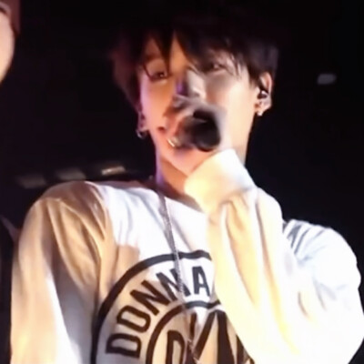 你眼角的濡湿 闻起来像爱