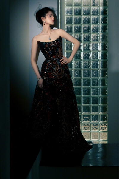 BY爱喝可乐的古娜小姐 中国 张婧仪