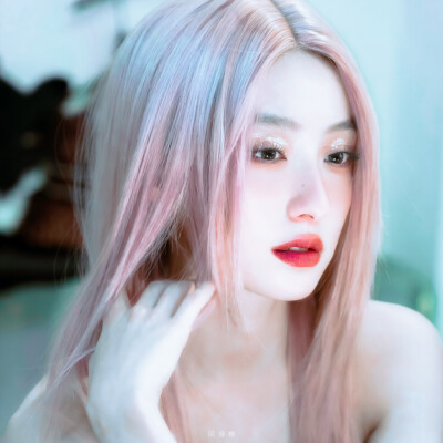 胡连馨 