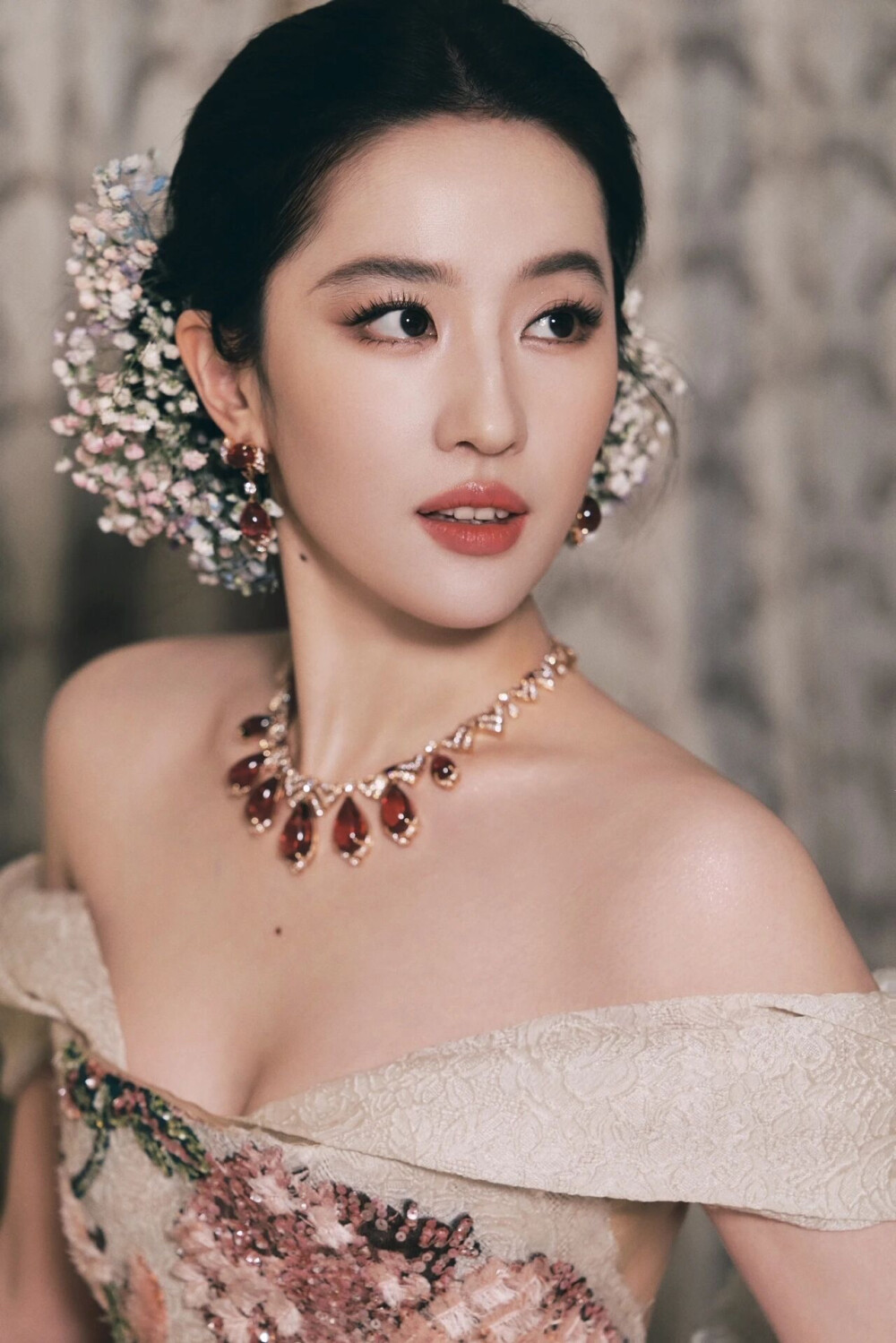 刘亦菲 VOGUE时尚之力盛会出发图