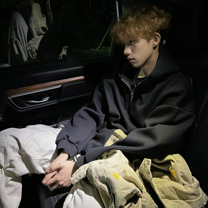 人与人之间是一场仓促的骤雨 很久以后还是划在玻璃上的雨痕