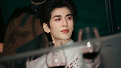 cr.MAMORU·张凌赫