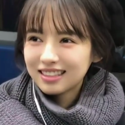 你抚平一条围巾的曲折