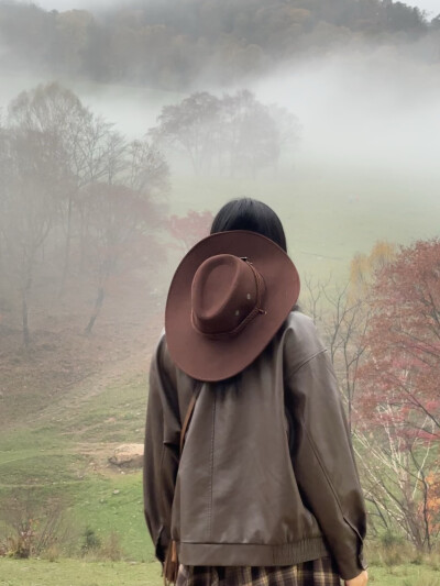 把每天的动力想象成一杯自调饮品，以情绪为原料，加点戏谑，加点愤怒，加点开心，加点期待…所以情绪加进去，搅和搅和，烧开，泼向薅尽我头发和精力的考试。
注安，加油，我没有力气了，你要帮我过啊。
别考试了xxx…