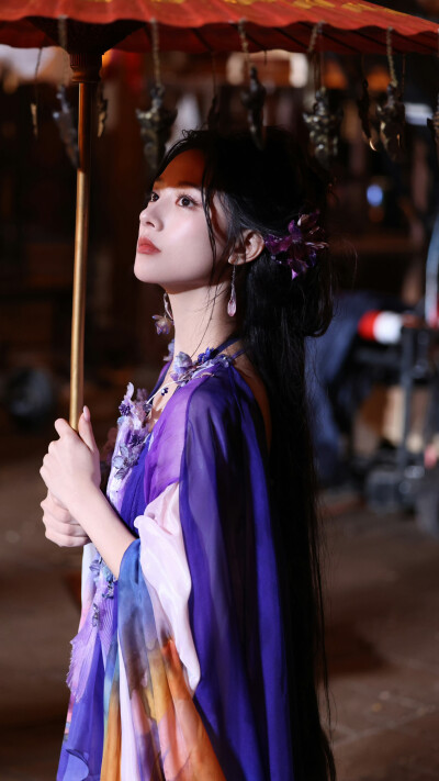 入青云 浮月 朱丽岚