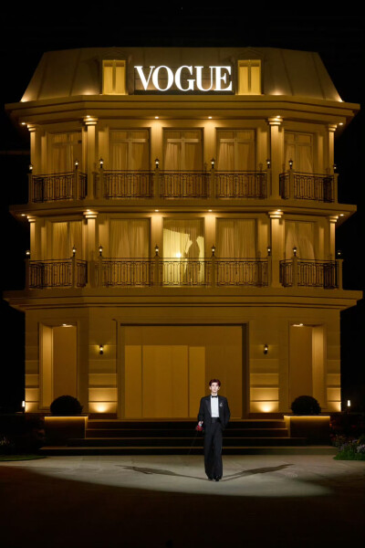 张凌赫