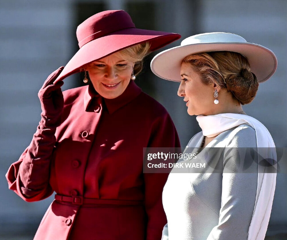 比利时王后玛蒂尔德与卢森堡大公夫人斯蒂芬妮