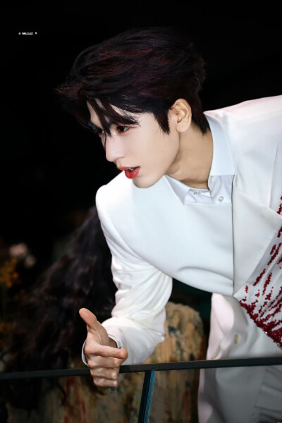 cr.MAMORU·张凌赫