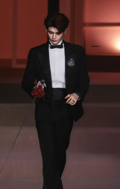 cr.MAMORU·张凌赫