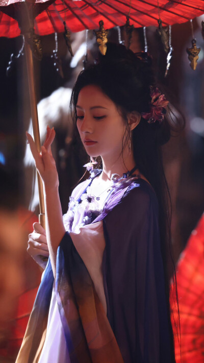 入青云 浮月 朱丽岚
