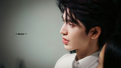 cr.MAMORU·张凌赫