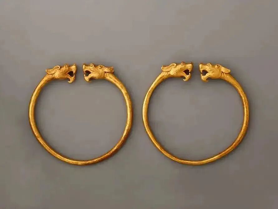 六朝，龙首金镯，观复博物馆