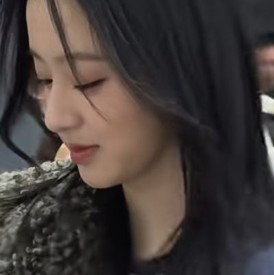 我们的关系可以像毛绒玩具一样吗？你戳一下我我就会对你说话，你抱住我我也抱住你( ｰωｰ )