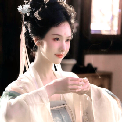 **霧の中で花を探る’하얀 장미