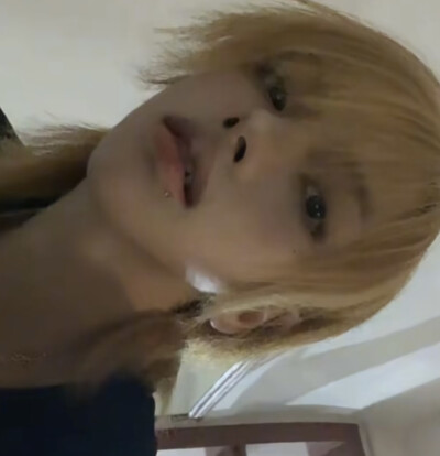 喜欢你弯弯的嘴角和你身上香香的味道