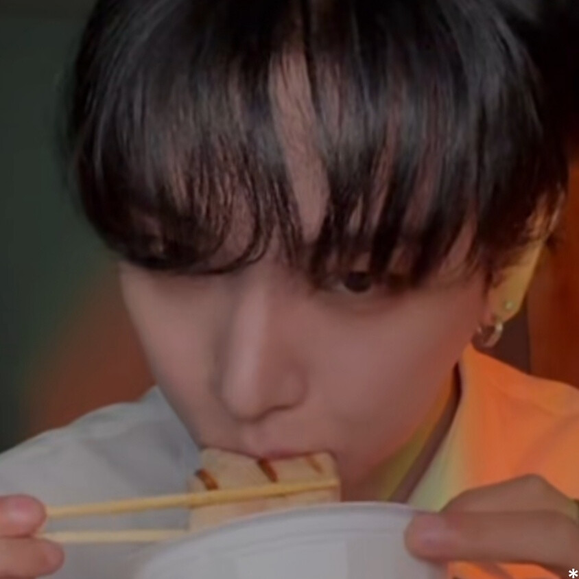 明宰铉品尝这个世界