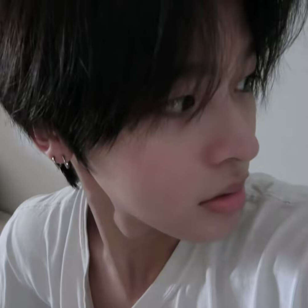 爱像镜子里自己的脸