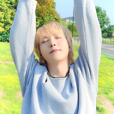 我是行走在江湖喵喵侠，在一个夜黑风高夜晚发现了一名在街游荡的孤独人类，于是决定退隐江湖以后，任务就是让他不再孤独