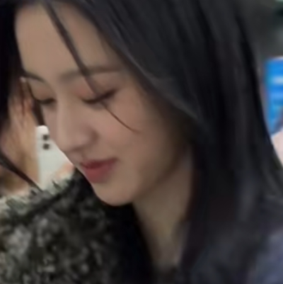 我们的关系可以像毛绒玩具一样吗？你戳一下我我就会对你说话，你抱住我我也抱住你( ｰωｰ )