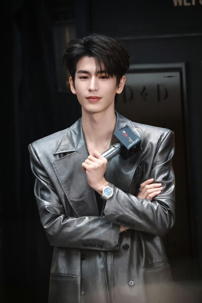 cr.Current丨张凌赫