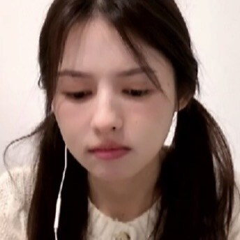 我只是没有办法眼睛不看着她