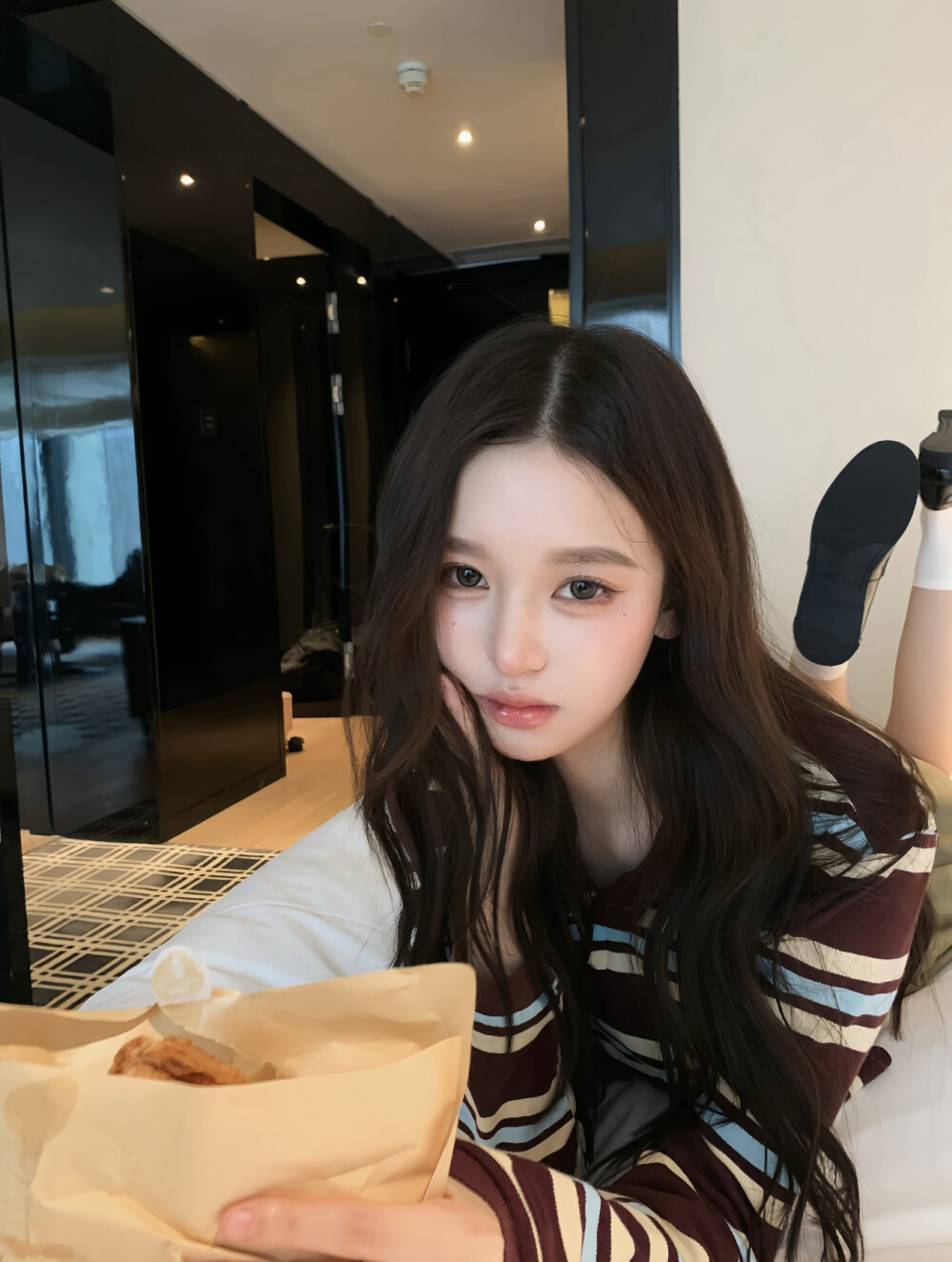 凌晨的海 难言的爱.
侵权删