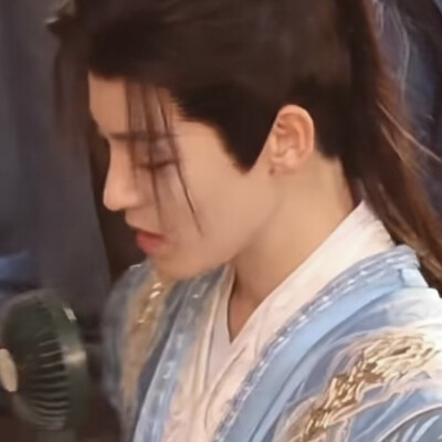 又从西厢过