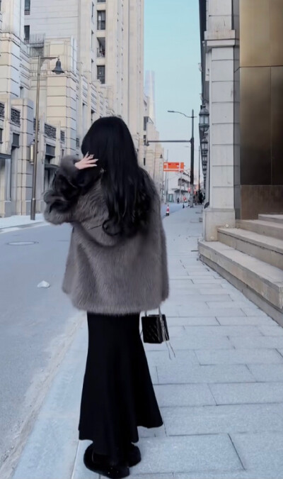 长裙搭配皮草