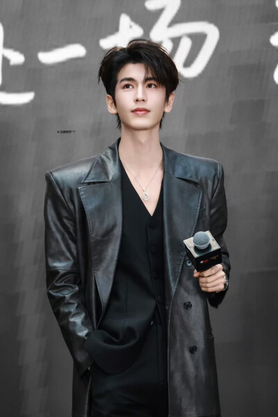 cr.Current丨张凌赫