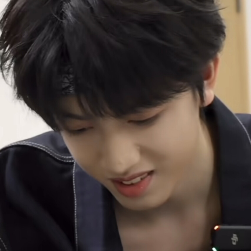 求助各位大神，发现暗恋很久的隔壁邻居疑似自己最爱看的网红怎么办？