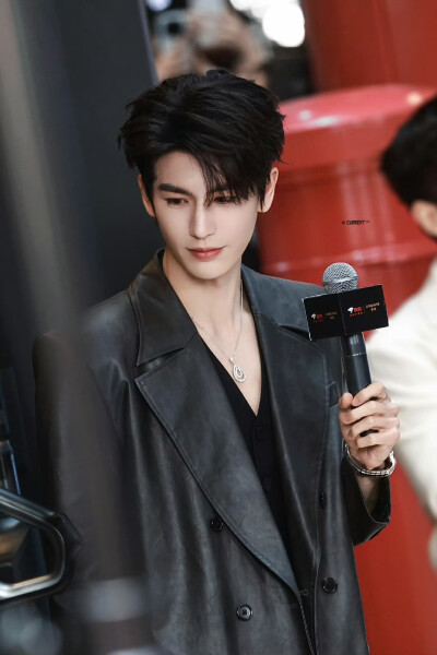 cr.Current丨张凌赫